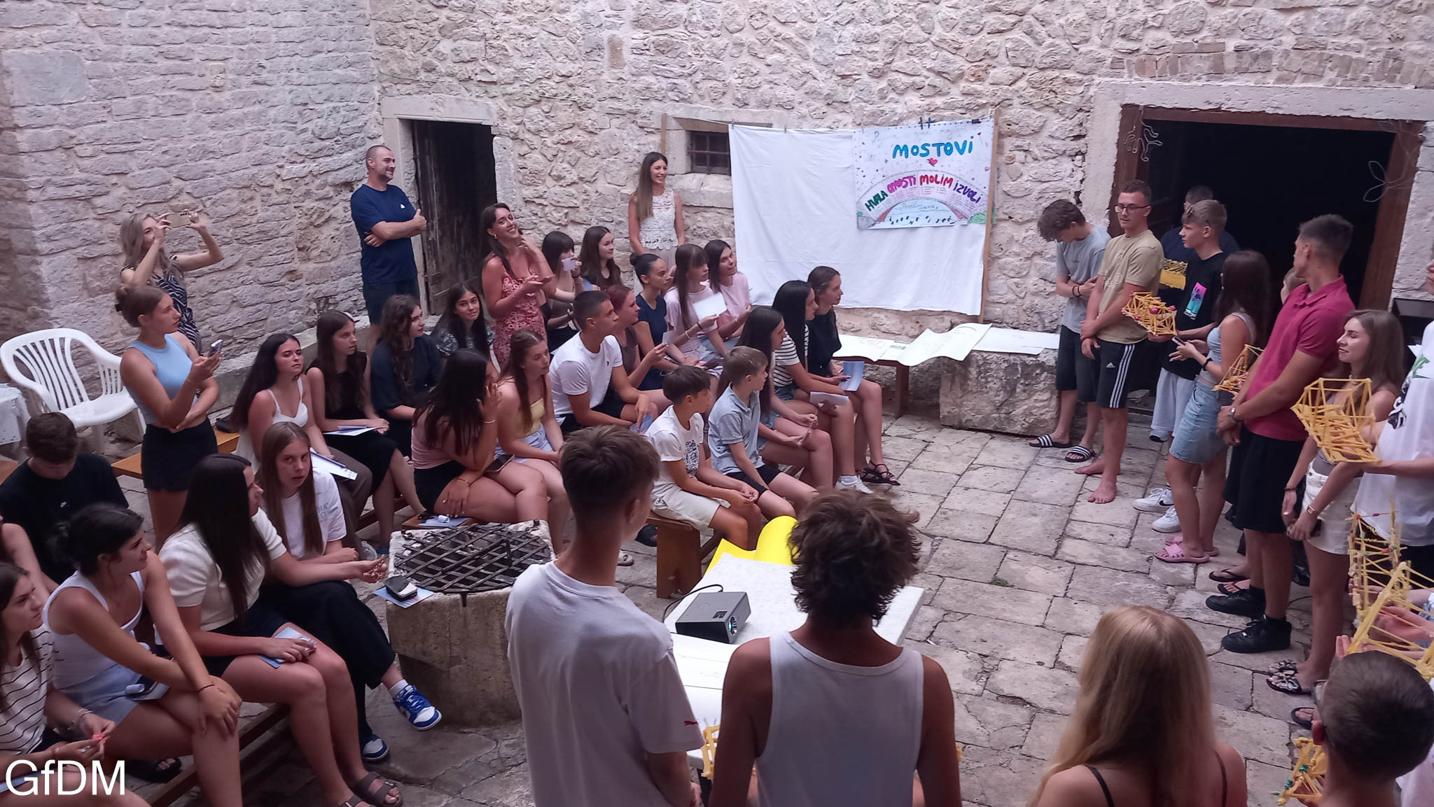 Gimnazija fra Dominika Mandića peti put zaredom na Međunarodnoj ljetnoj školi na otoku Prviću